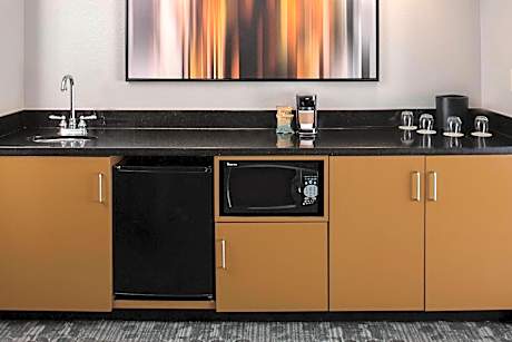 King Suite, 1 Bedroom Suite, 1 King, Sofa bed