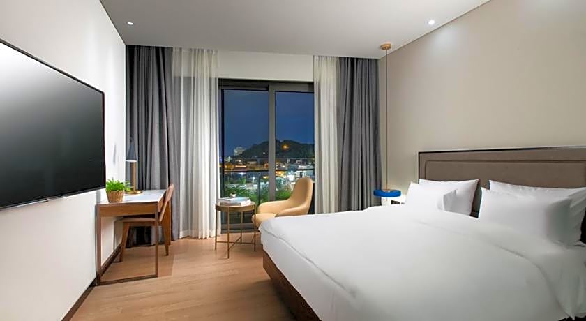 N Bridge Hotel