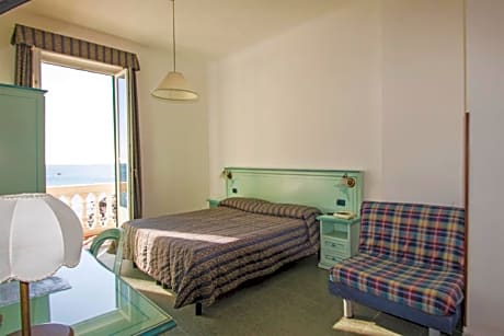 Triple Room with Sea View