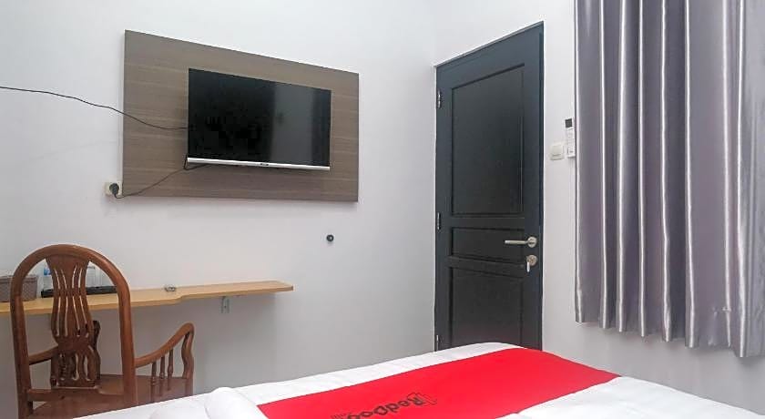 RedDoorz Syariah near UNIMUS Semarang