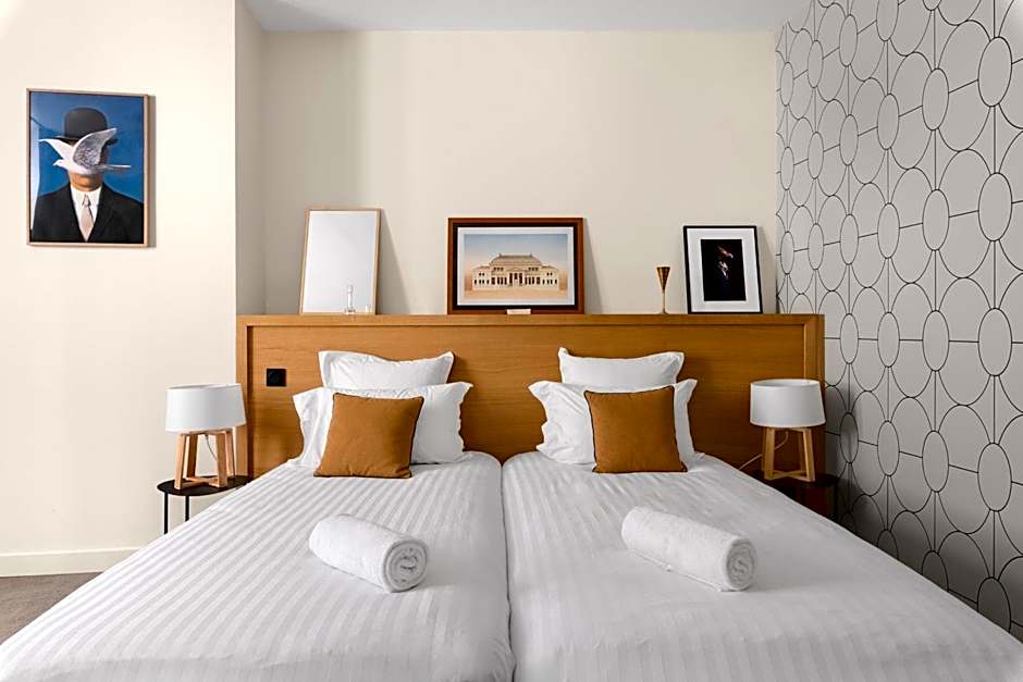Le Phenix Hotel