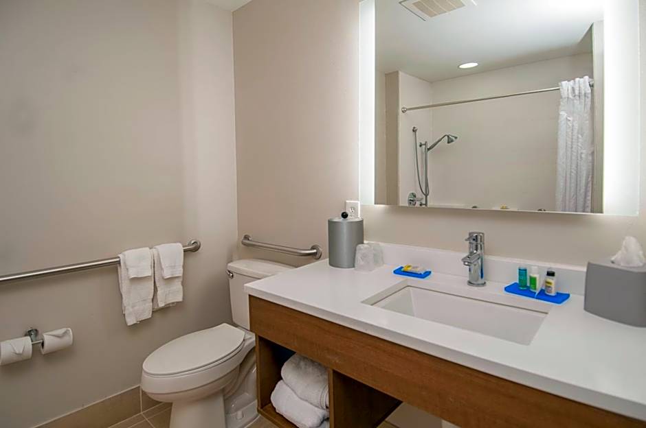 Holiday Inn Express Hotel & Suites Biloxi- Ocean Springs By IHG