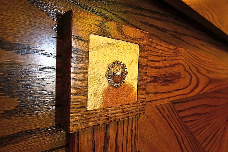 Dude Rancher Lodge