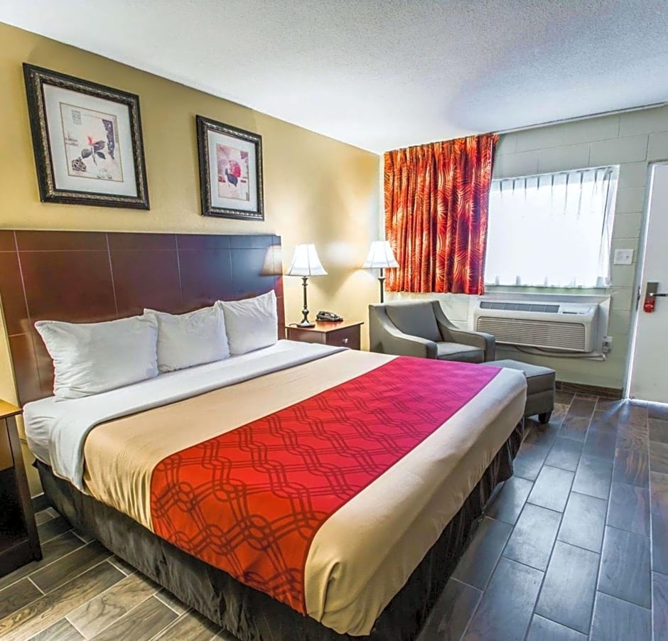 Econo Lodge Cocoa Beach - near the Port