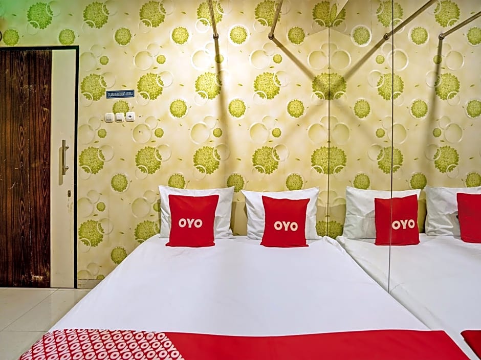 SUPER OYO Capital O 92633 Spring Hotel Gubeng