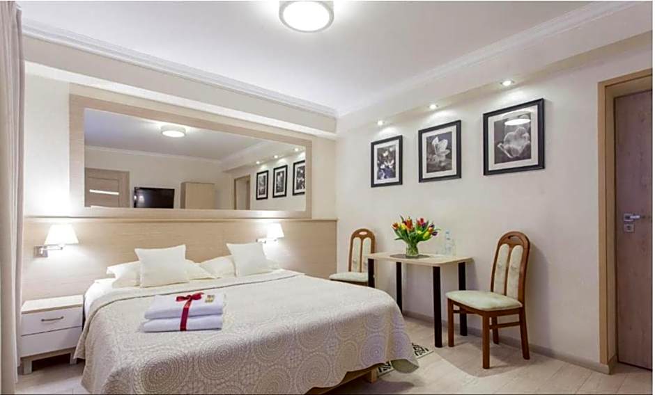 Villa Anna - Noclegi Rooms - FREE parking, taras, 1500m do Starówki