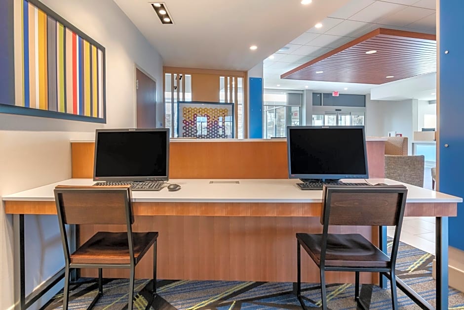 Holiday Inn Express & Suites - Carlisle Southwest I-81, an IHG Hotel