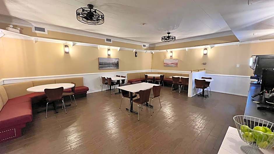 Super 8 by Wyndham Kirkland Lake