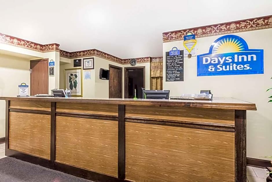 Days Inn & Suites by Wyndham Youngstown / Girard Ohio