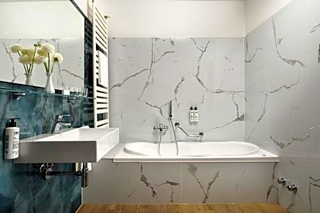 Superior Double Room, Balcony, City View (2 Twin Beds)