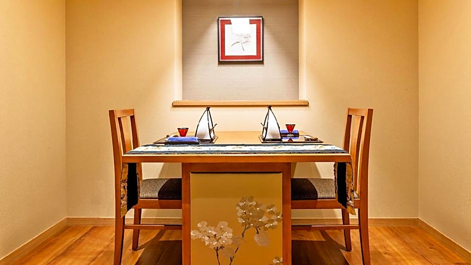 Omuro no mori Gyokusui - 13 years or older