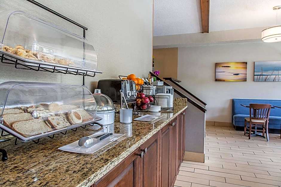 The Black Swan Lee - Lenox, an Ascend Collection Hotel