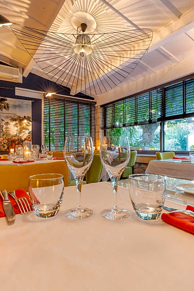 Hostellerie du Passeur - Hôtel & Restaurant - Climatisation et Piscine chauffée