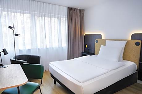 Standard Room Queen Bed 4.6 ft