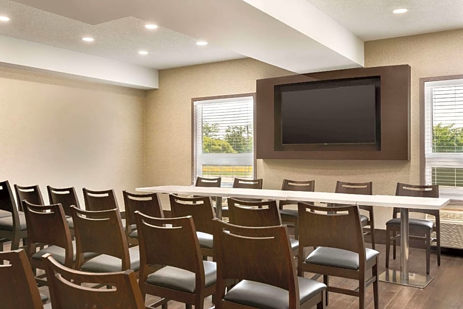 Super 8 by Wyndham Ajax/Toronto On