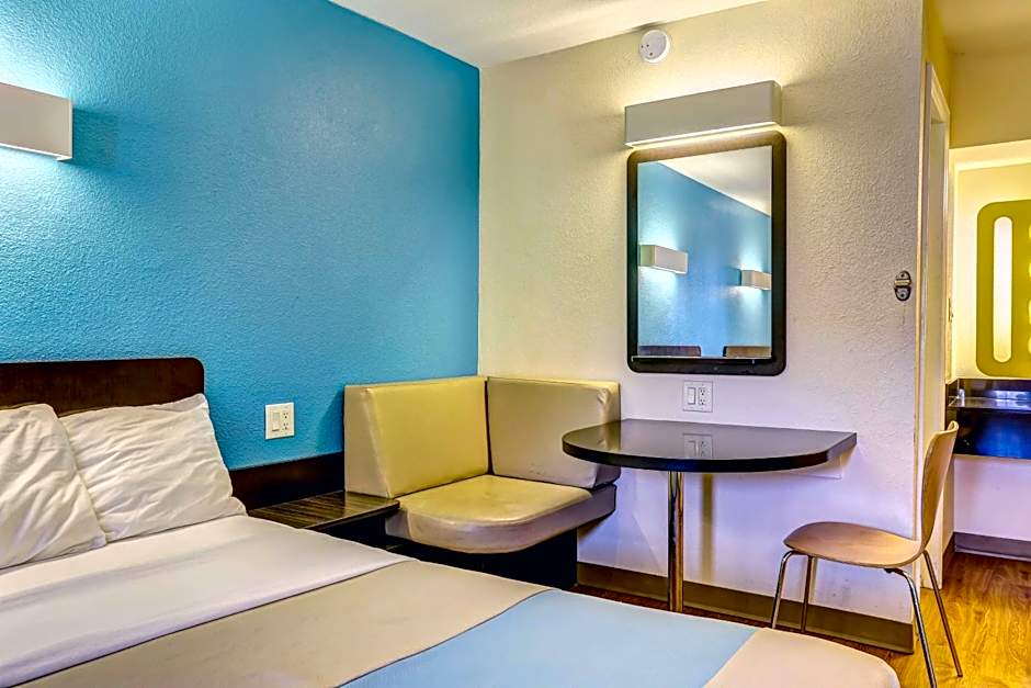 Motel 6-Dickson, TN