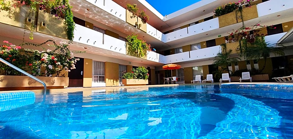 Hotel Azteca Inn