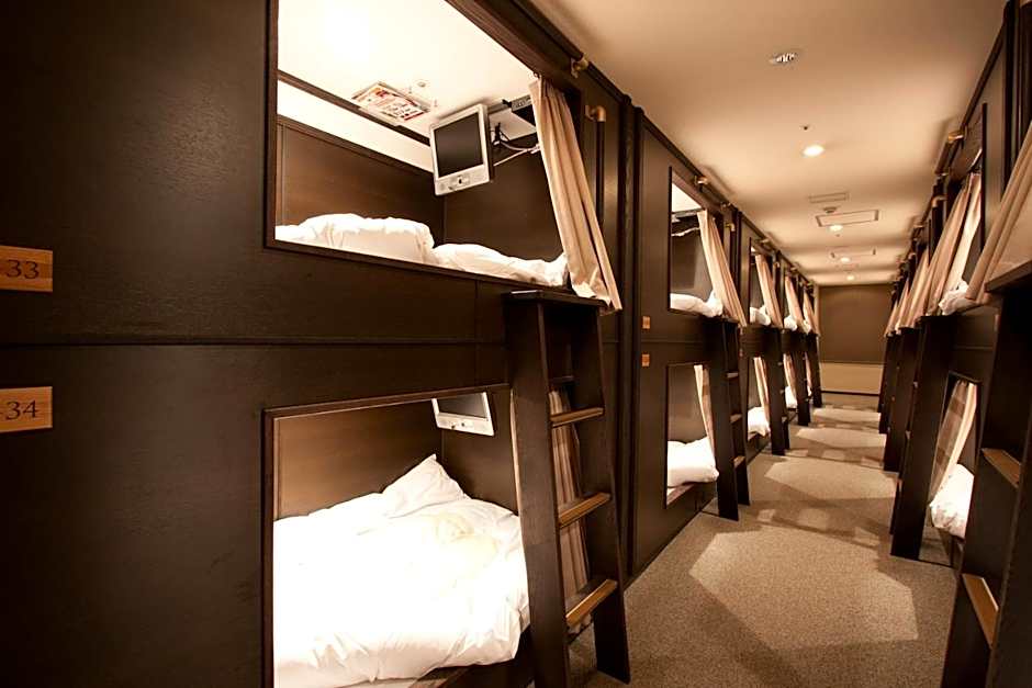 HEARTS Capsule Hotel & Spa Nakasu -Male only-