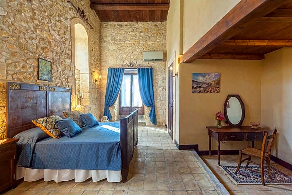 Masseria Fortificata Lo Zafferaneto