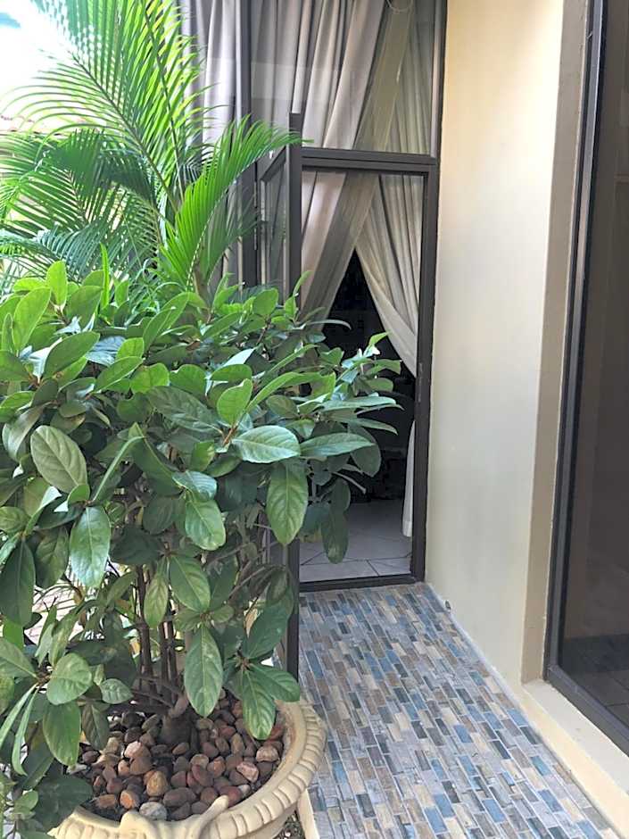 Casa Flora Guesthouse