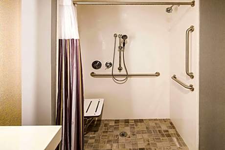 Queen Room with Two Queen Beds and Mobility/Hearing Access - Non-Smoking