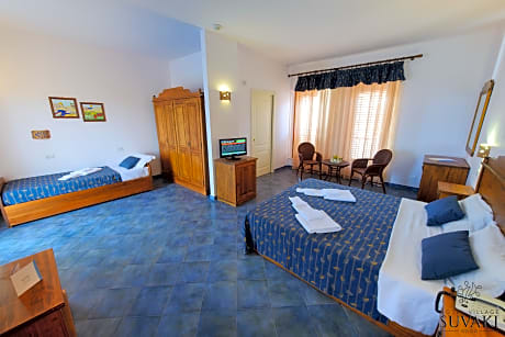 deluxe triple room