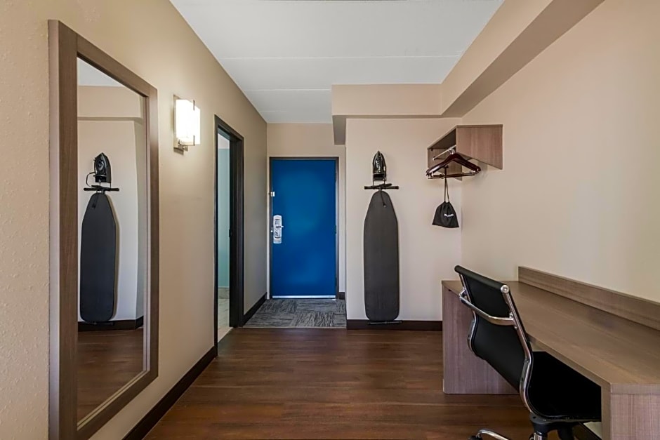 Red Roof PLUS & Suites Virginia Beach - Seaside