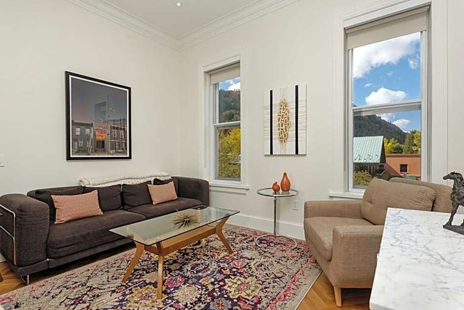 Independence Square 203, Stunning Suite w/ Great Views of Downtown Aspen