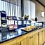 Econo Lodge Inn & Suites Forest