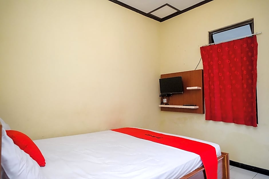 RedDoorz near Candi Sukuh Karanganyar