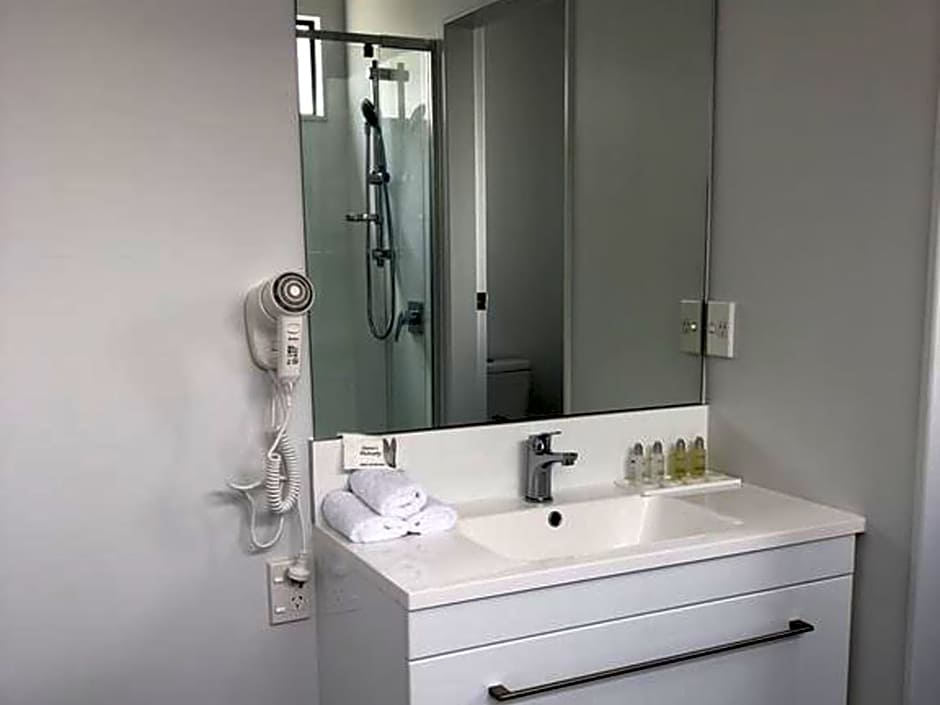 Durham Court Motor Inn