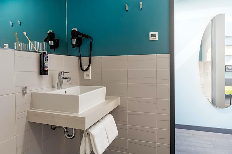 Holiday Inn - The Niu Seven Dusseldorf Ost By IHG