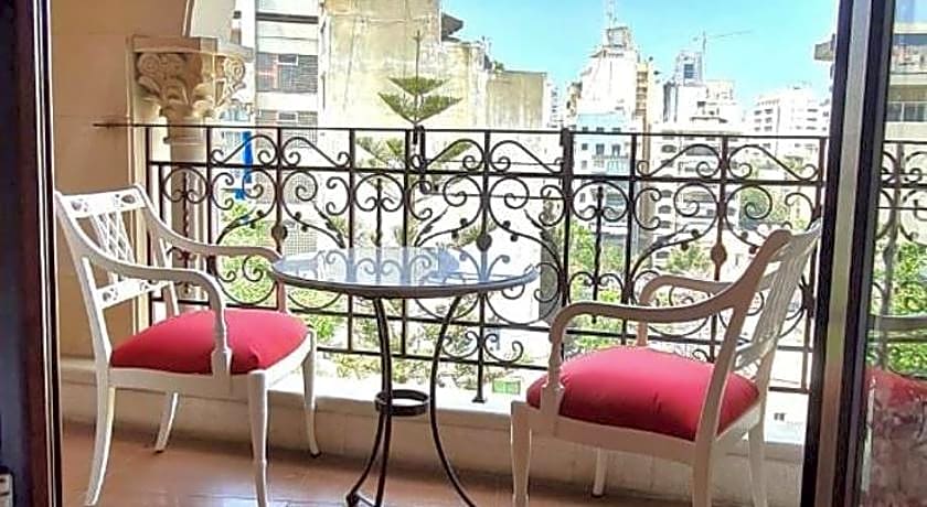 Q Hotel