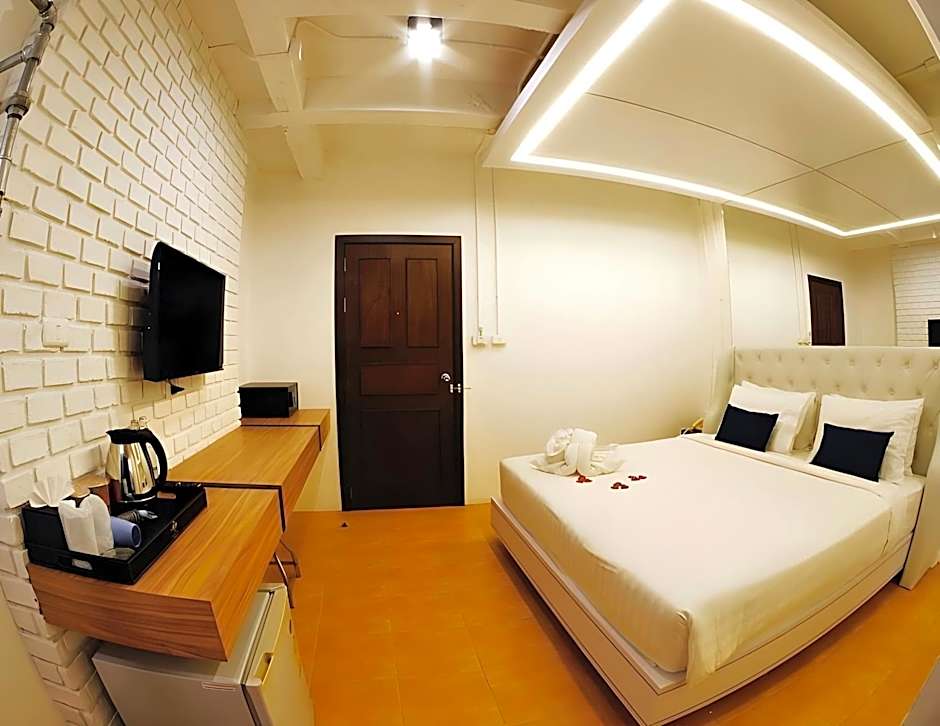Forty Winks Phuket Hotel
