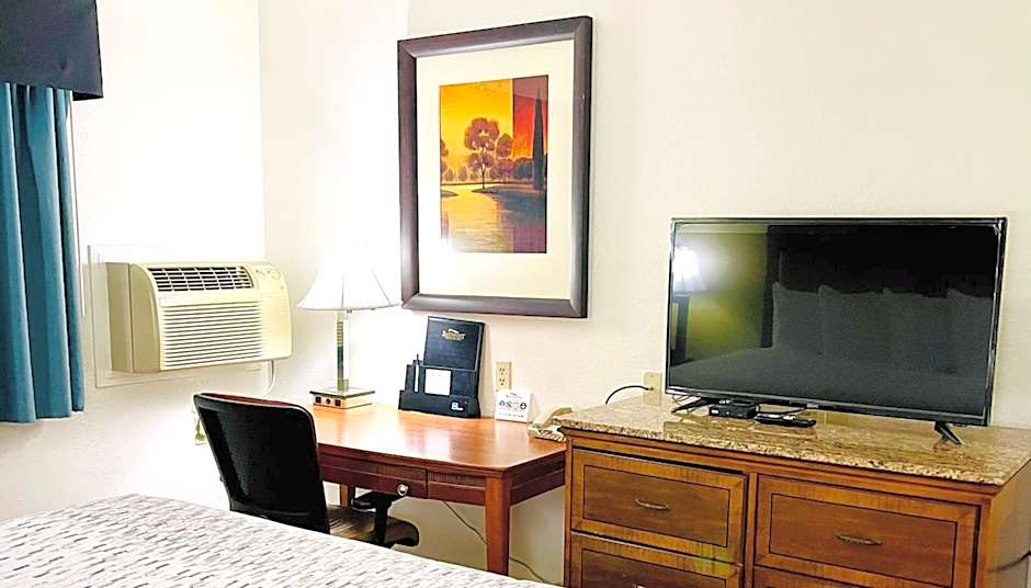 Baymont by Wyndham Hutchinson