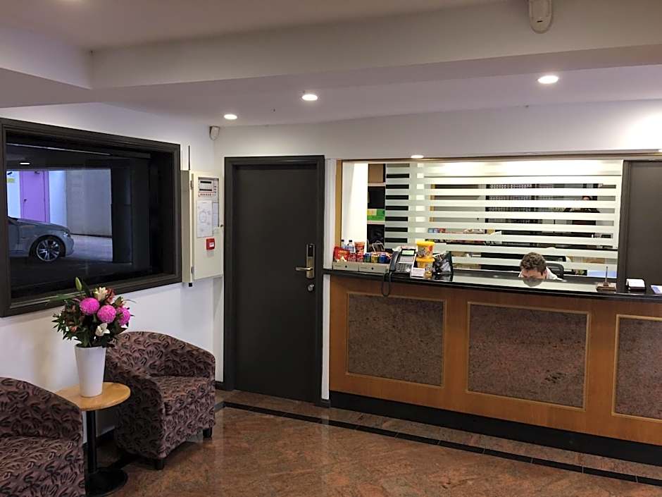 Edgecliff Lodge Motel