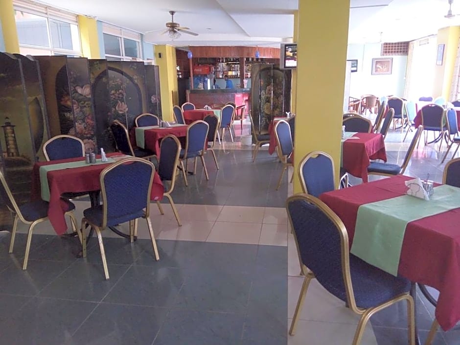 Aponye Hotel – Kampala, WV