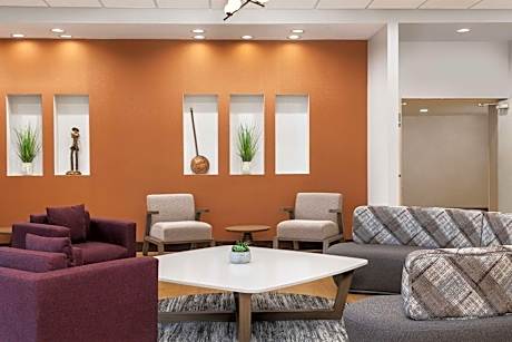 DoubleTree by Hilton Greensboro Airport