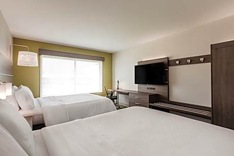 Standard Queen Room with Two Queen Beds and Mobility Accessible Tub