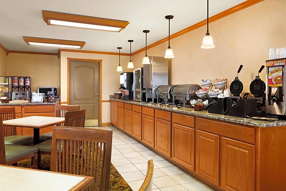 Country Inn & Suites by Radisson, Kenosha, WI