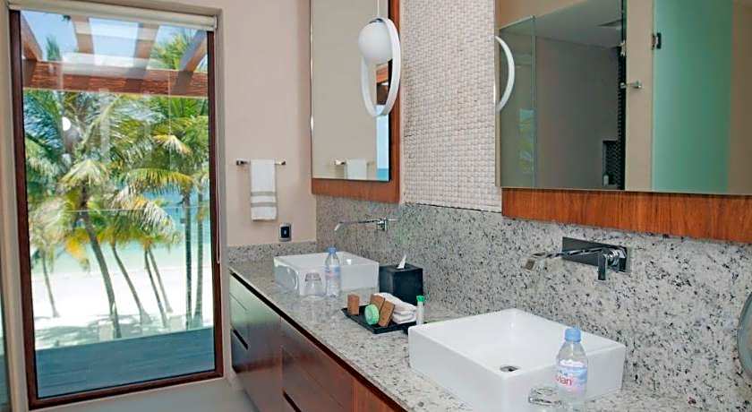 Azul Villa Esmeralda, by Karisma