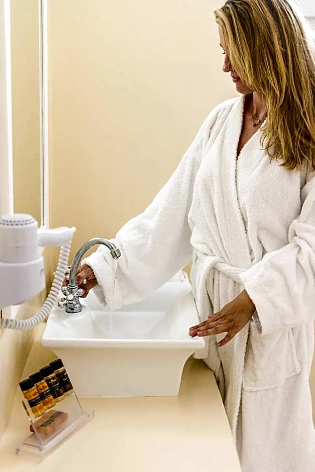 Sea Sound White Katikies