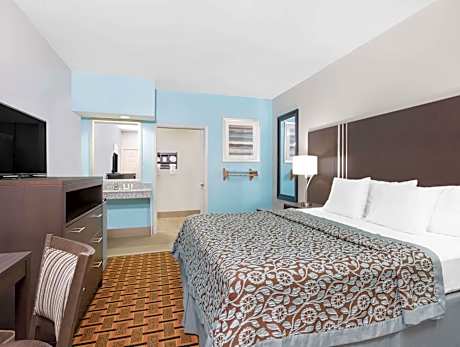 King Room with Roll-In Shower - Mobility/Hearing Accessible - Non-Smoking