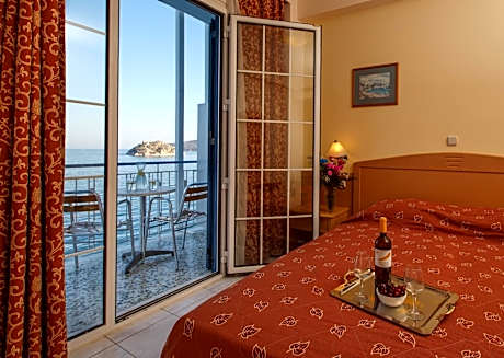 Double or Twin Room with Sea View
