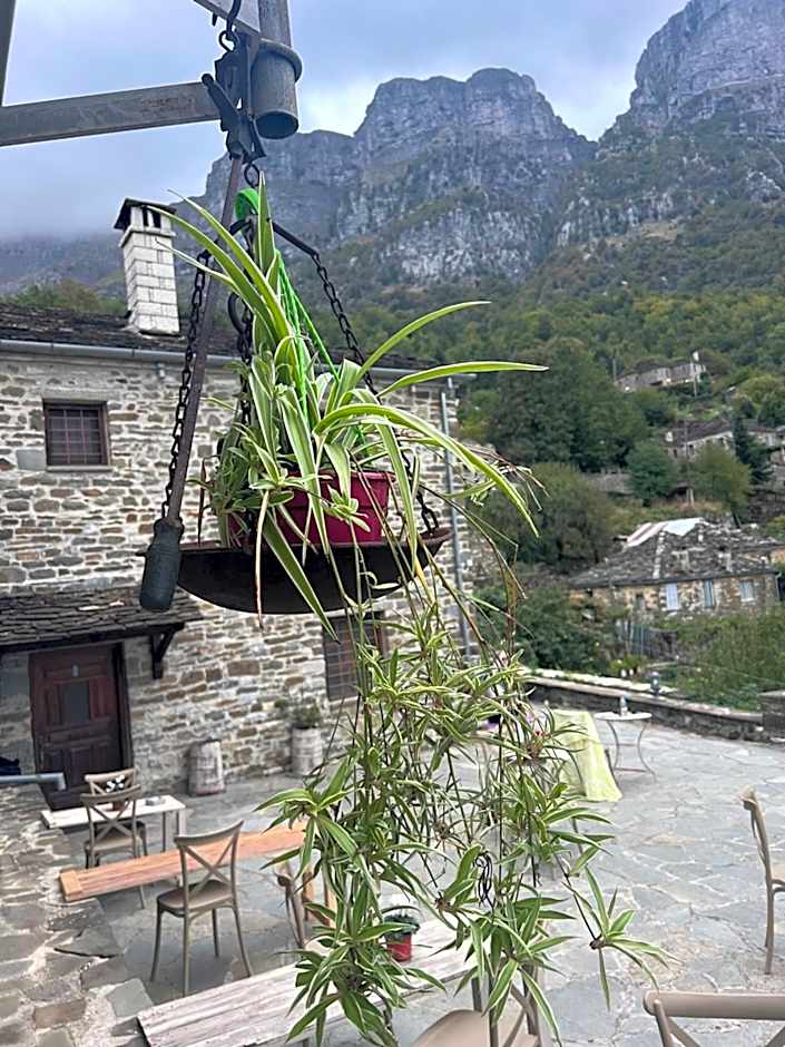 Ikojenia Traditional Lodge