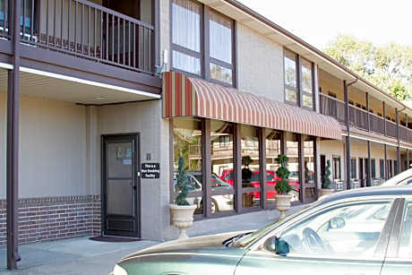 Cottonwood Inn & Suites