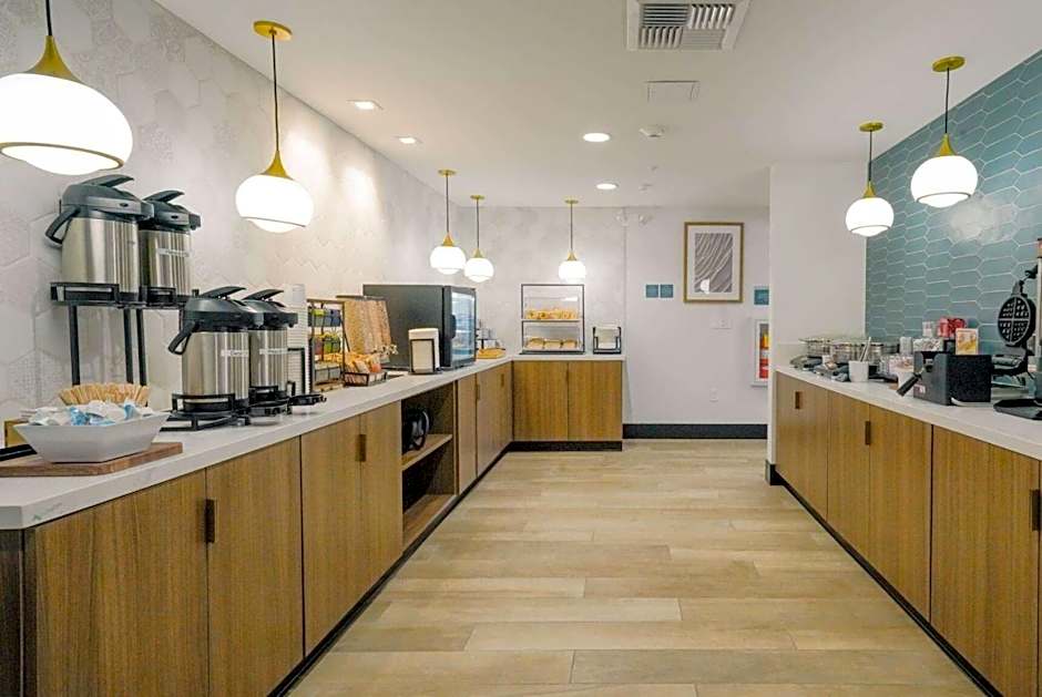 La Quinta Inn & Suites by Wyndham Santa Cruz