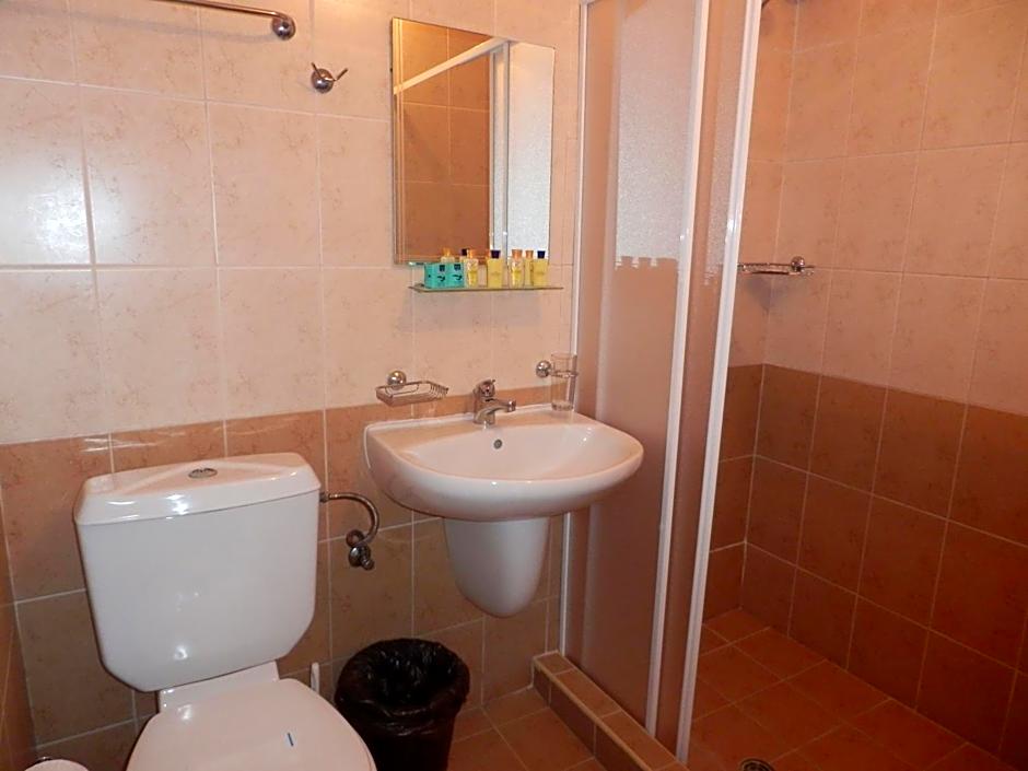 Ahilea Hotel - Free Pool Access