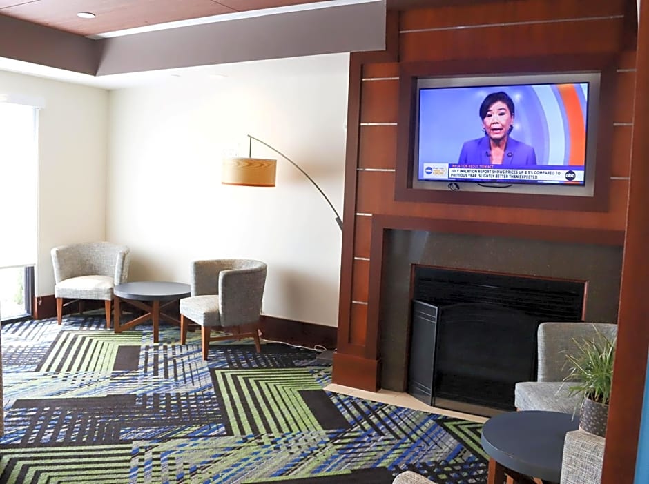 Holiday Inn Express Cedar Rapids - Collins Road By IHG