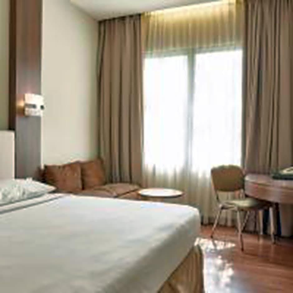 Grand Cikarang Hotel